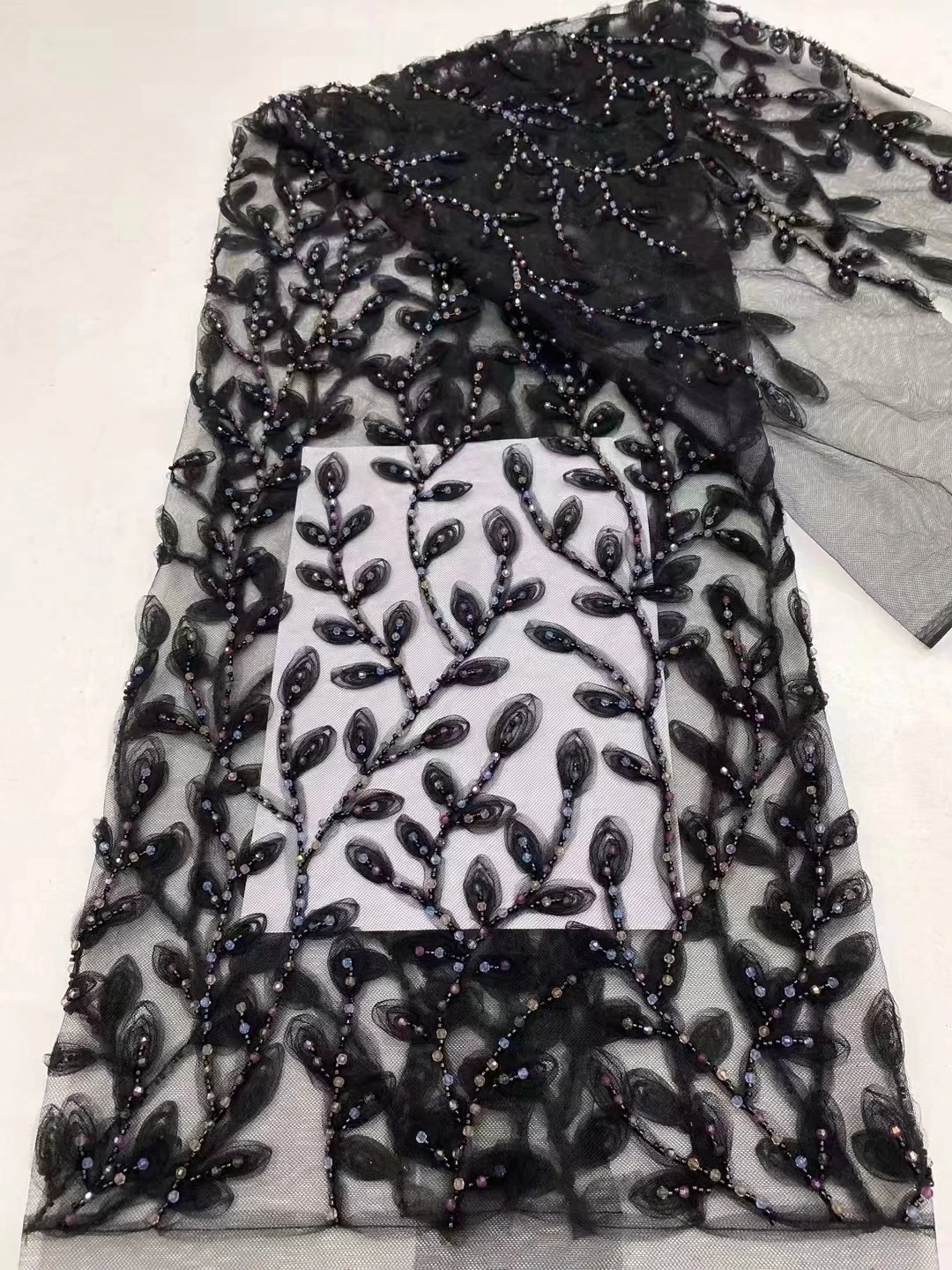 Новая сетчатая кружевная ткань с листьями в Европе и США, цветочная ткань, изысканная ткань для свадебного платья с блестками и бусинами
Новая сетчатая кружевная ткань с листьями в Европе и США, цветочная ткань, изысканная ткань для свадебного платья с блестками и бусинами