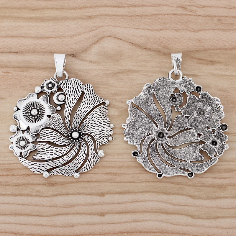 2 Pieces Antique Silver Color Boho Large Flower Charms Pendants for DIY Necklace Jewellery Making Findings Accessories 68x65mm
2 Pieces Antique Silver Color Boho Large Flower Charms Pendants for DIY Necklace Jewellery Making Findings Accessories 68x65mm
