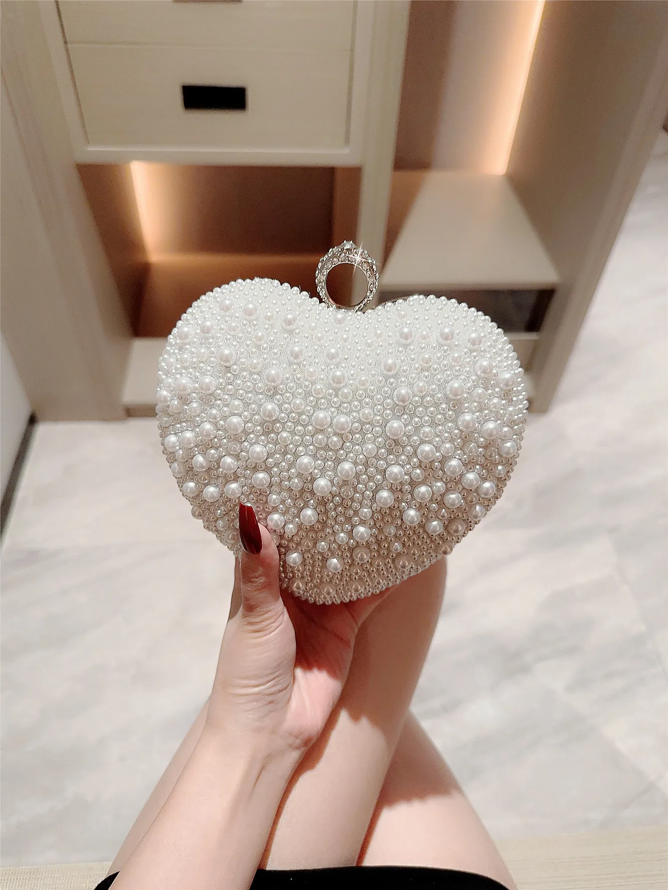 Pearl Evening Bag Heart-shaped Clutch Chain Bag for Qipao, Party, Wedding & Formal Dress
Pearl Evening Bag Heart-shaped Clutch Chain Bag for Qipao, Party, Wedding & Formal Dress