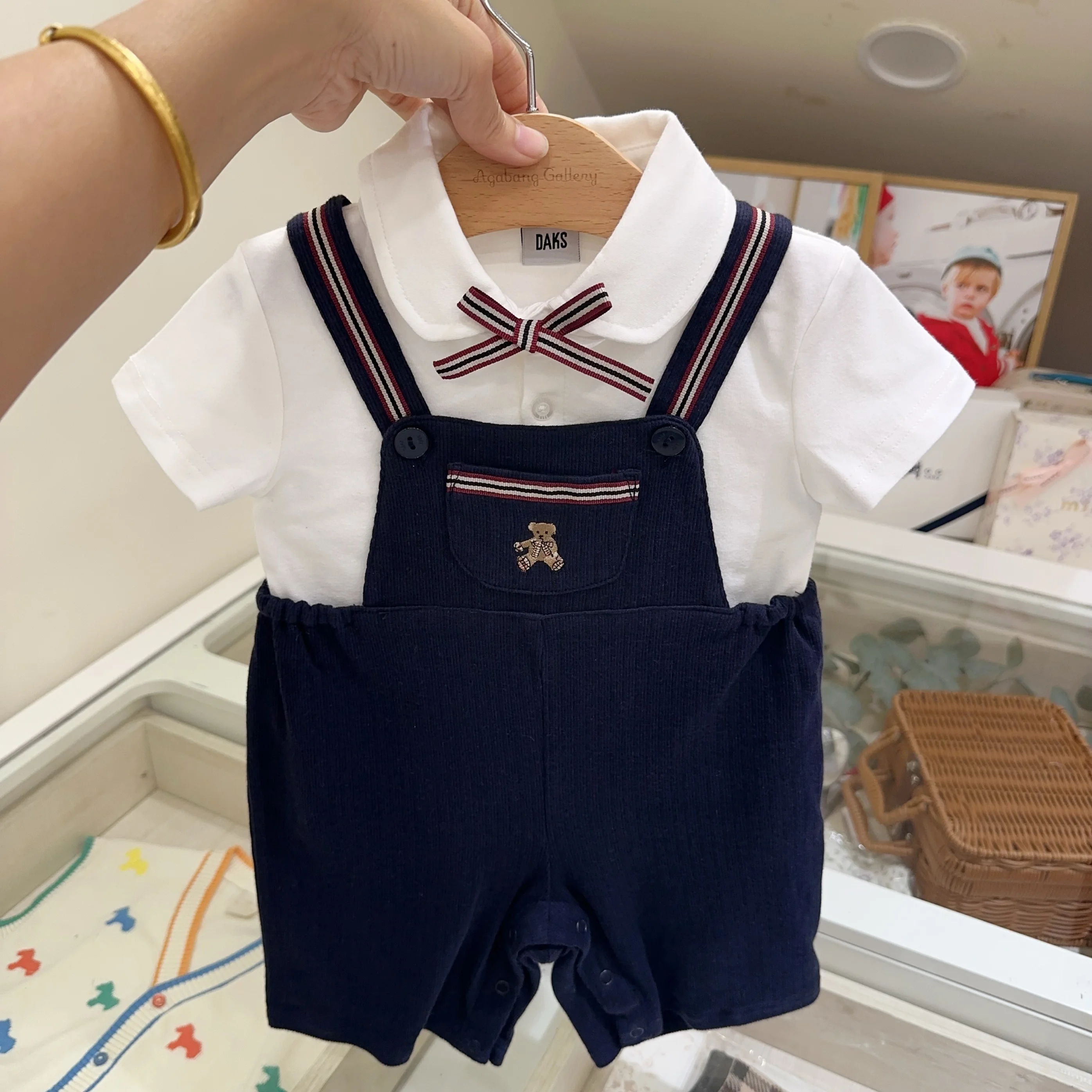 Cute White T-Shirt And Overalls Set for Boys And Girls Korean Style Summer Children's Clothing Two-Piece Outfit Baby Clothes
Cute White T-Shirt And Overalls Set for Boys And Girls Korean Style Summer Children's Clothing Two-Piece Outfit Baby Clothes