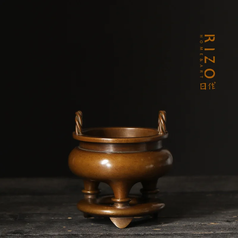 Hu Qingsong, A Renowned Soviet Worker At Qingsongtang, Made Copper Wire Incense Burners With Locking Ears And Sleeves. He
Hu Qingsong, A Renowned Soviet Worker At Qingsongtang, Made Copper Wire Incense Burners With Locking Ears And Sleeves. He