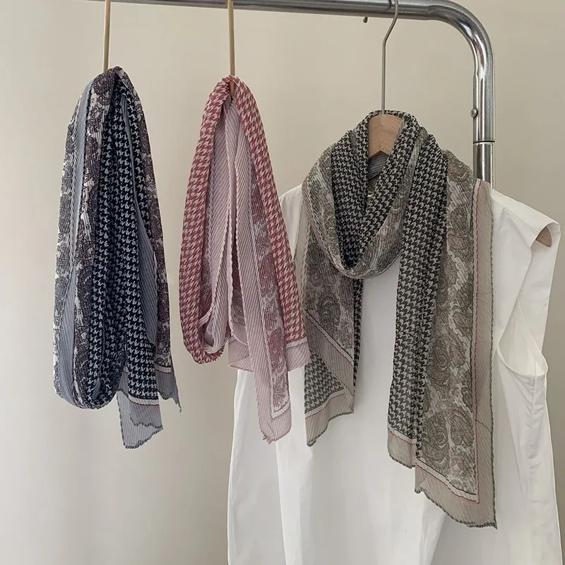Crushed houndstooth scarf for women, versatile and elegant, silk scarf for fashion accessory neckerchief.
Crushed houndstooth scarf for women, versatile and elegant, silk scarf for fashion accessory neckerchief.