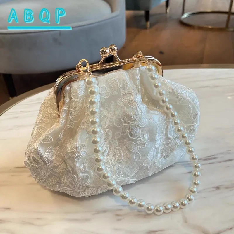 Retro Evening Bag with Versatile Design Pearl Chain Crossbody Women Shoulder Bag Embroidery Pattern Ethnic Style
Retro Evening Bag with Versatile Design Pearl Chain Crossbody Women Shoulder Bag Embroidery Pattern Ethnic Style