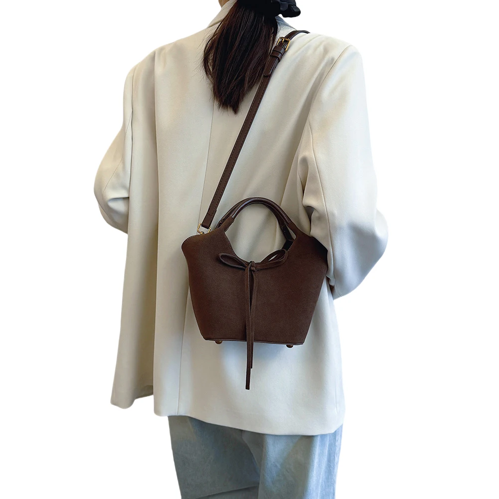 Женская сумка через плечо с регулируемым ремнем, из искусственной кожи, с бантом, с верхней ручкой, сумка-тоут для поездок на работу и путешествий
Женская сумка через плечо с регулируемым ремнем, из искусственной кожи, с бантом, с верхней ручкой, сумка-тоут для поездок на работу и путешествий