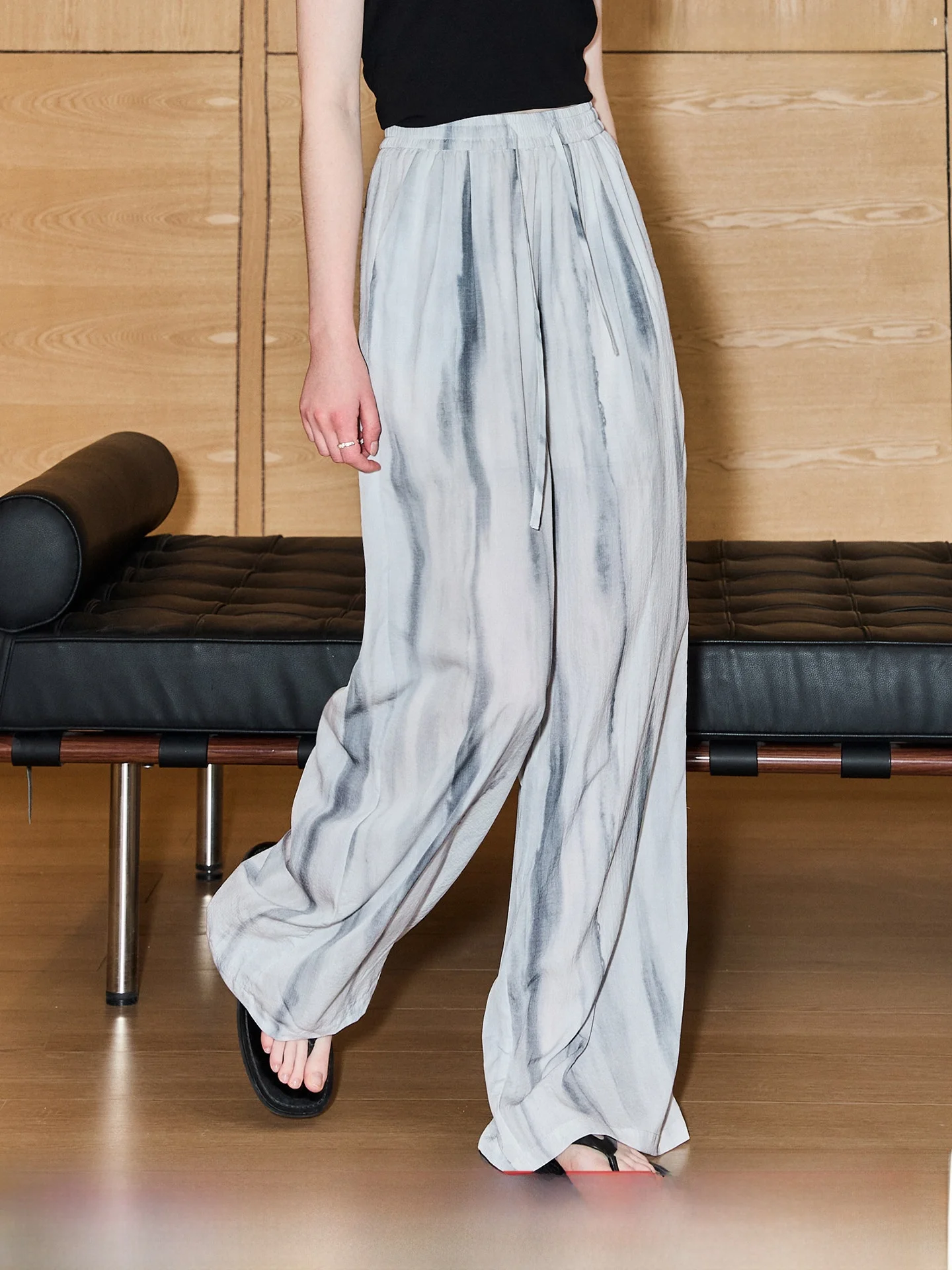 Kuhenmarvin Women's Casual Pants Draped Wide Leg Loose Fit Comfortable Breathable Fashionable Streetwear Spring Summer New Ar...
Kuhenmarvin Women's Casual Pants Draped Wide Leg Loose Fit Comfortable Breathable Fashionable Streetwear Spring Summer New Ar...