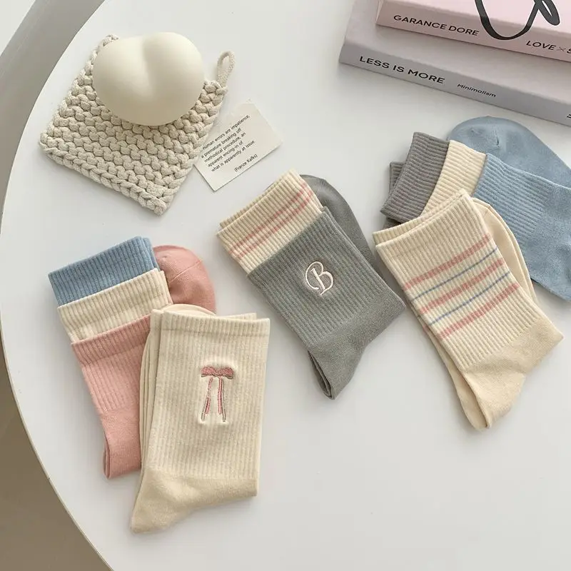 new Free shipping young girl fashion cotton socks Teenagers spring autumn winter sport sock 5pair/lot students Brief
new Free shipping young girl fashion cotton socks Teenagers spring autumn winter sport sock 5pair/lot students Brief