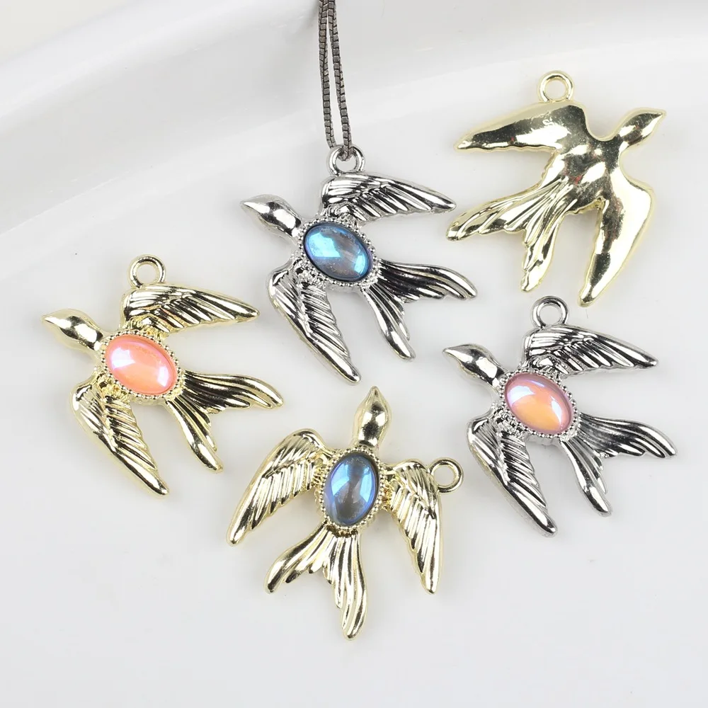 10Pcs/pack Simple Alloy Zircon Inlaid Swallow Pendant For DIY Handmade Necklaces Jewelry Making Accessories
10Pcs/pack Simple Alloy Zircon Inlaid Swallow Pendant For DIY Handmade Necklaces Jewelry Making Accessories