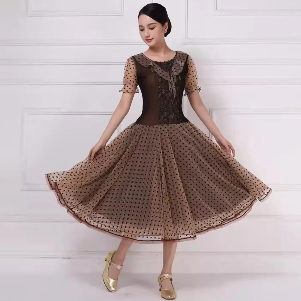 Черное бальное платье в горошек, вальс, светло-коричневый, новая национальная стандартная большая юбка, сценический костюм для танцев с короткими рукавами
Черное бальное платье в горошек, вальс, светло-коричневый, новая национальная стандартная большая юбка, сценический костюм для танцев с короткими рукавами