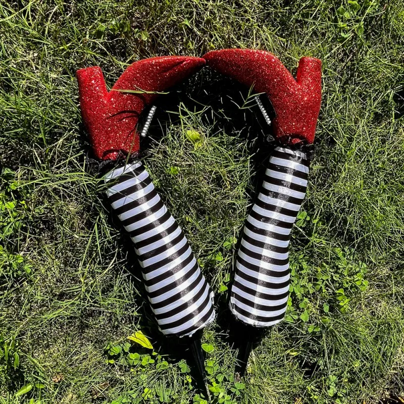 2Pcs Halloween Witch Leg Props Easter Ground Insert Decoration Horror Themed Party Decorations Funny Holiday Gifts For Children
2Pcs Halloween Witch Leg Props Easter Ground Insert Decoration Horror Themed Party Decorations Funny Holiday Gifts For Children