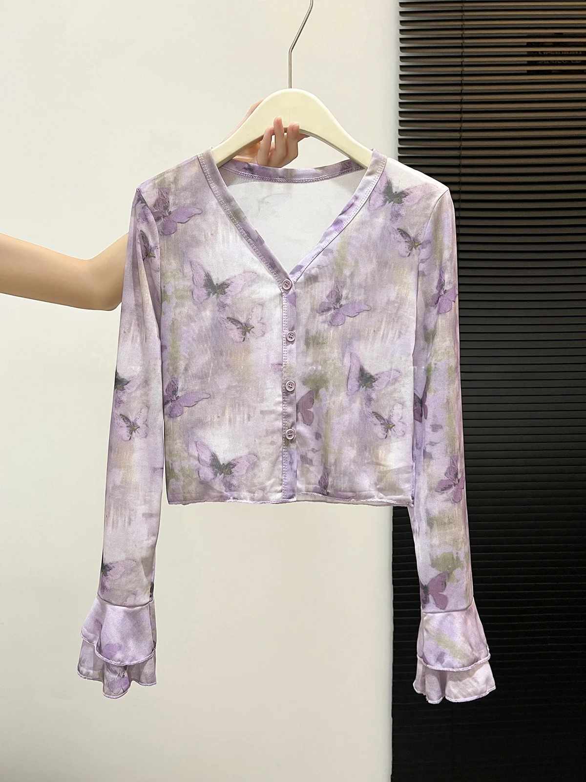 Early Spring Thin Long Sleeve Mesh T-Shirt Women's Style Korean Version Straight Cut Purple Gradient Self-Keeping Recommendation
Early Spring Thin Long Sleeve Mesh T-Shirt Women's Style Korean Version Straight Cut Purple Gradient Self-Keeping Recommendation