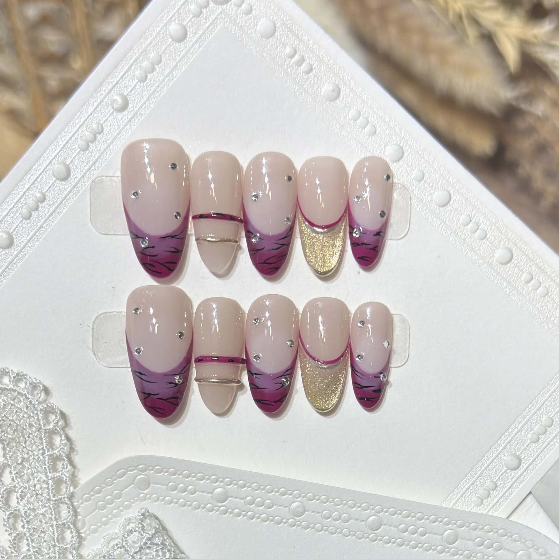10Pcs Handmade Mid-length Almond Press on Fake Nails with Puple Stripe French Design False Nails Cat Eye Reusable Manicure Tips
10Pcs Handmade Mid-length Almond Press on Fake Nails with Puple Stripe French Design False Nails Cat Eye Reusable Manicure Tips