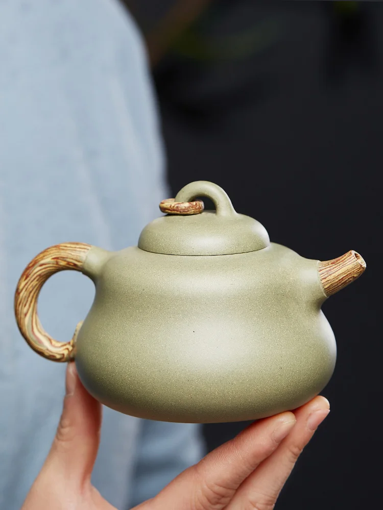 Yixing Handmade Purple Clay Zisha Chinese Pot Famous Green Beans Sand Gourd Teapot Single Porcelain Set
Yixing Handmade Purple Clay Zisha Chinese Pot Famous Green Beans Sand Gourd Teapot Single Porcelain Set
