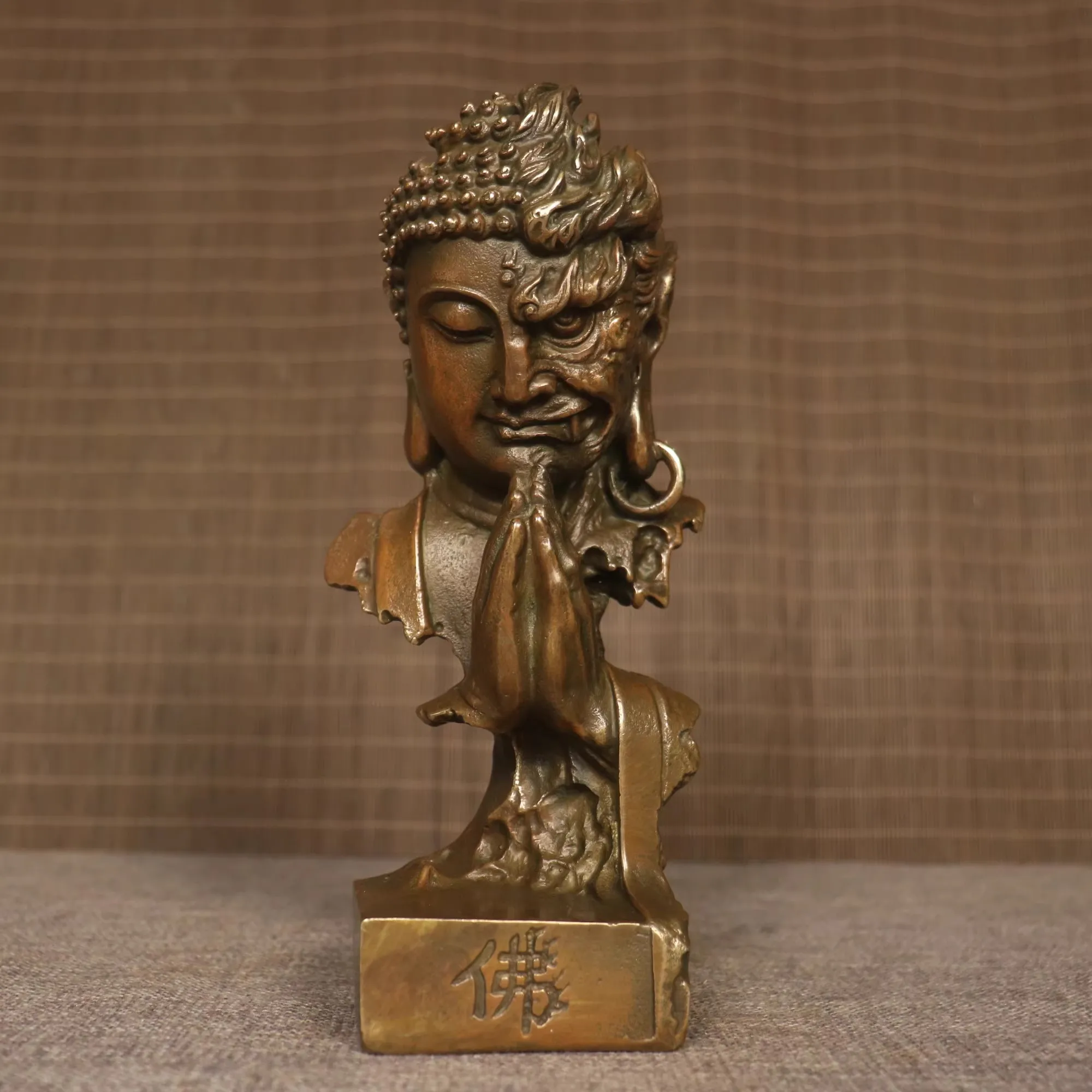Old copper Buddha statue,One thought in the heart is an angel, one thought is a demon.
Old copper Buddha statue,One thought in the heart is an angel, one thought is a demon.