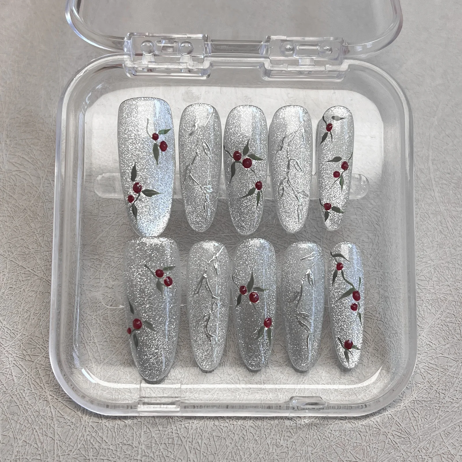10pcs Handmade Sliver Fake Nails Long Almond Flash Cat's Eye Press On Nails Hand Painted Cherry Designs False Nail For Women
10pcs Handmade Sliver Fake Nails Long Almond Flash Cat's Eye Press On Nails Hand Painted Cherry Designs False Nail For Women