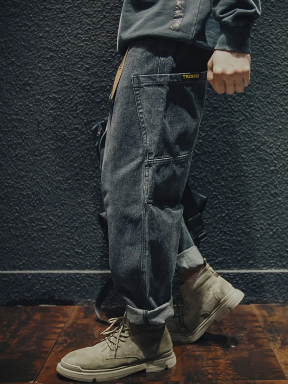 Осенние мужские свободные прямые джинсы с завышенной талией, модные длинные брюки в японском стиле ретро, повседневные, удобные, со средней талией, без стрейч
Осенние мужские свободные прямые джинсы с завышенной талией, модные длинные брюки в японском стиле ретро, повседневные, удобные, со средней талией, без стрейч