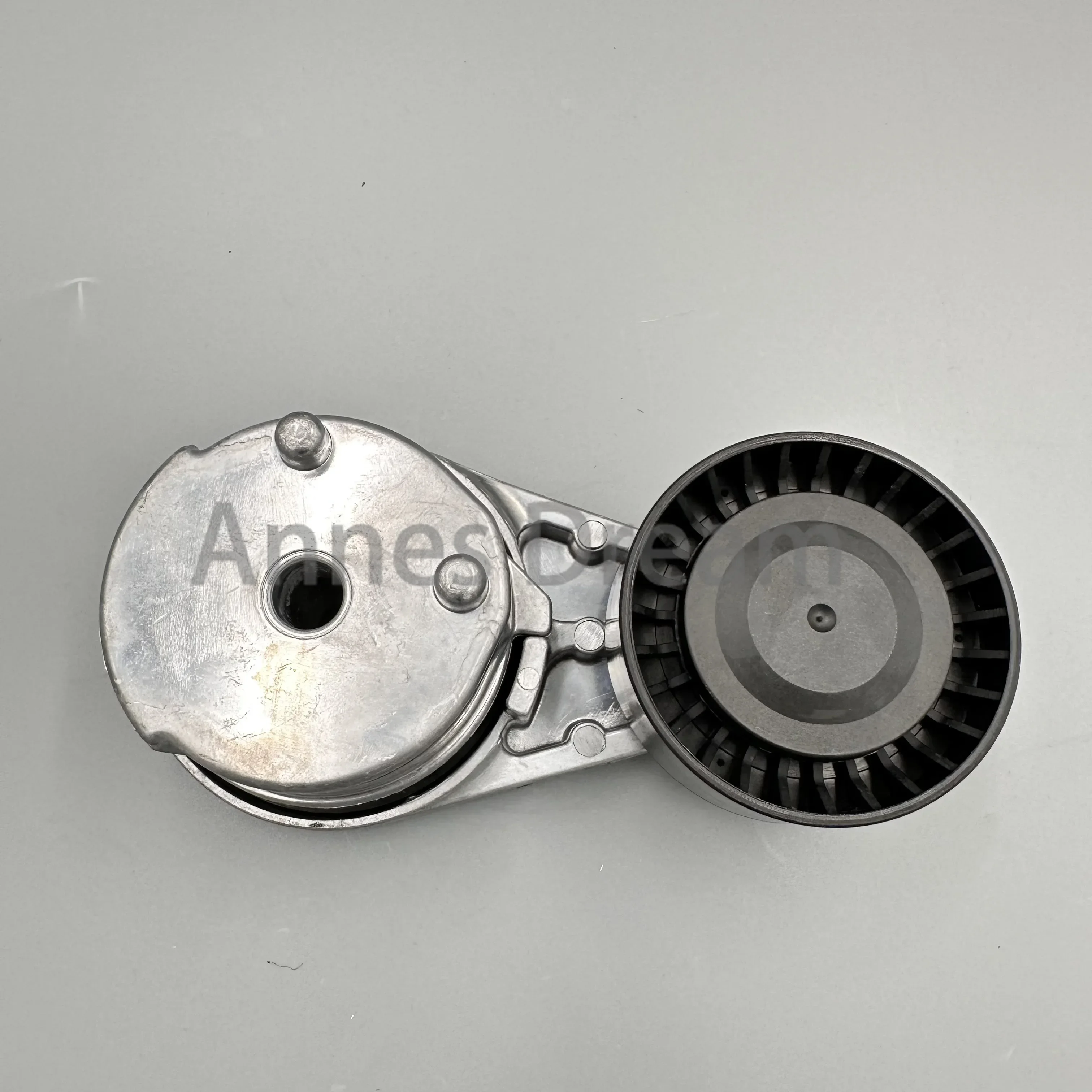 LR079293 Engine Belt Tensioner Drive Belt Tensioner For Land Rover Discovery 4 Discovery 5 Range Rover LR079293
LR079293 Engine Belt Tensioner Drive Belt Tensioner For Land Rover Discovery 4 Discovery 5 Range Rover LR079293