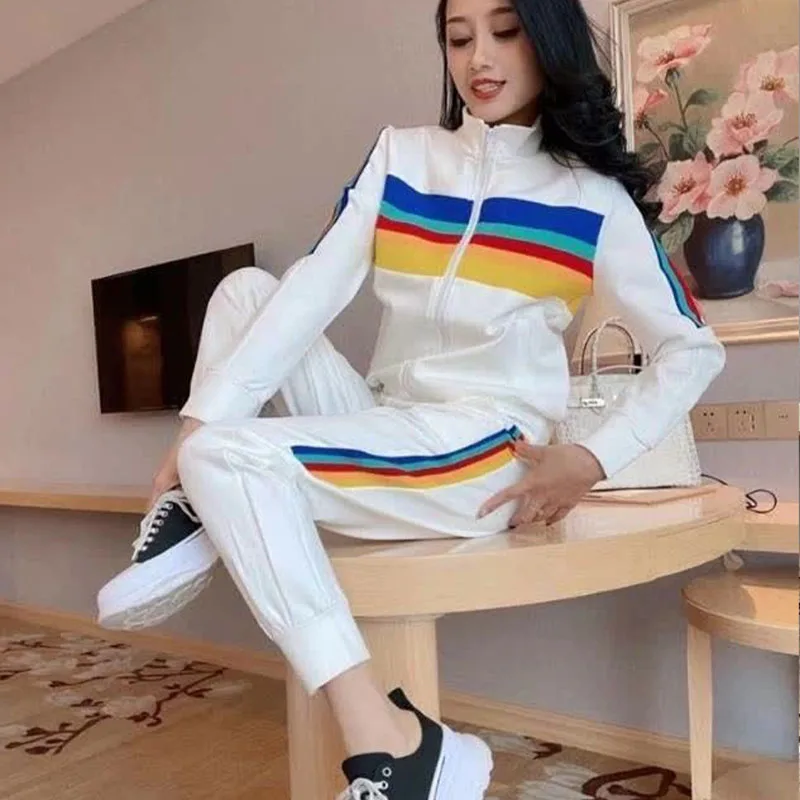 Весенне-осенний модный полосатый тонкий топ на молнии с воротником-стойкой, брюки-карандаш, комплект из двух предметов, корейский контрастный повседневный комплект для женщин
Весенне-осенний модный полосатый тонкий топ на молнии с воротником-стойкой, брюки-карандаш, комплект из двух предметов, корейский контрастный повседневный комплект для женщин