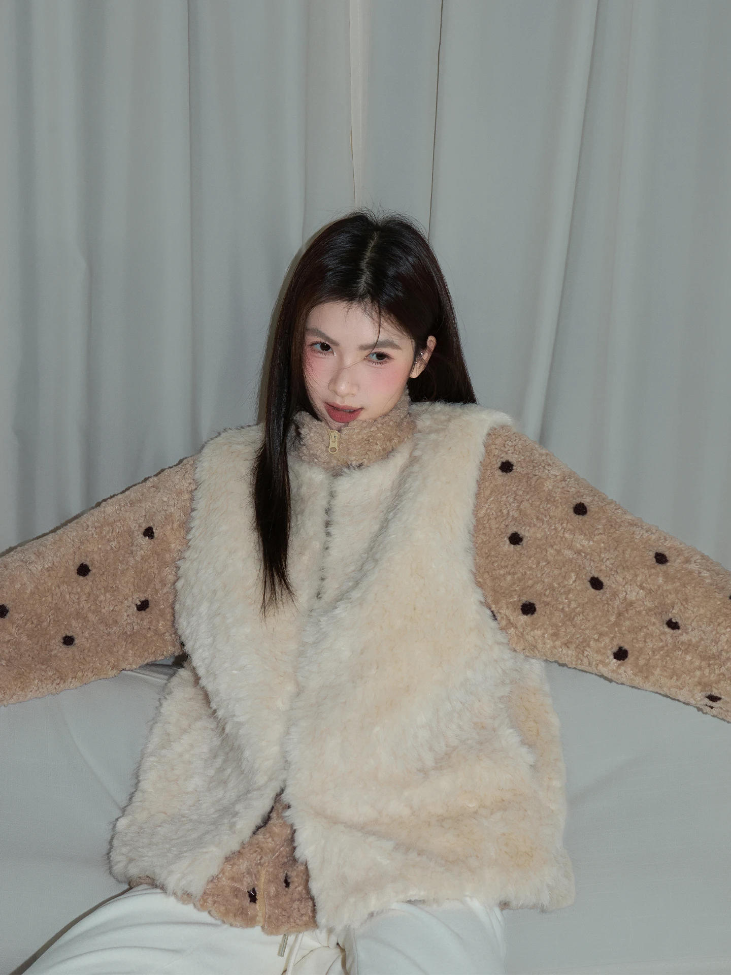 Оригинальный женский жилет из овчины OLD Sweet Girl, осенне-зимний, хлопковый, теплый, для многослойного ношения, с воротником-стойкой, на молнии
Оригинальный женский жилет из овчины OLD Sweet Girl, осенне-зимний, хлопковый, теплый, для многослойного ношения, с воротником-стойкой, на молнии