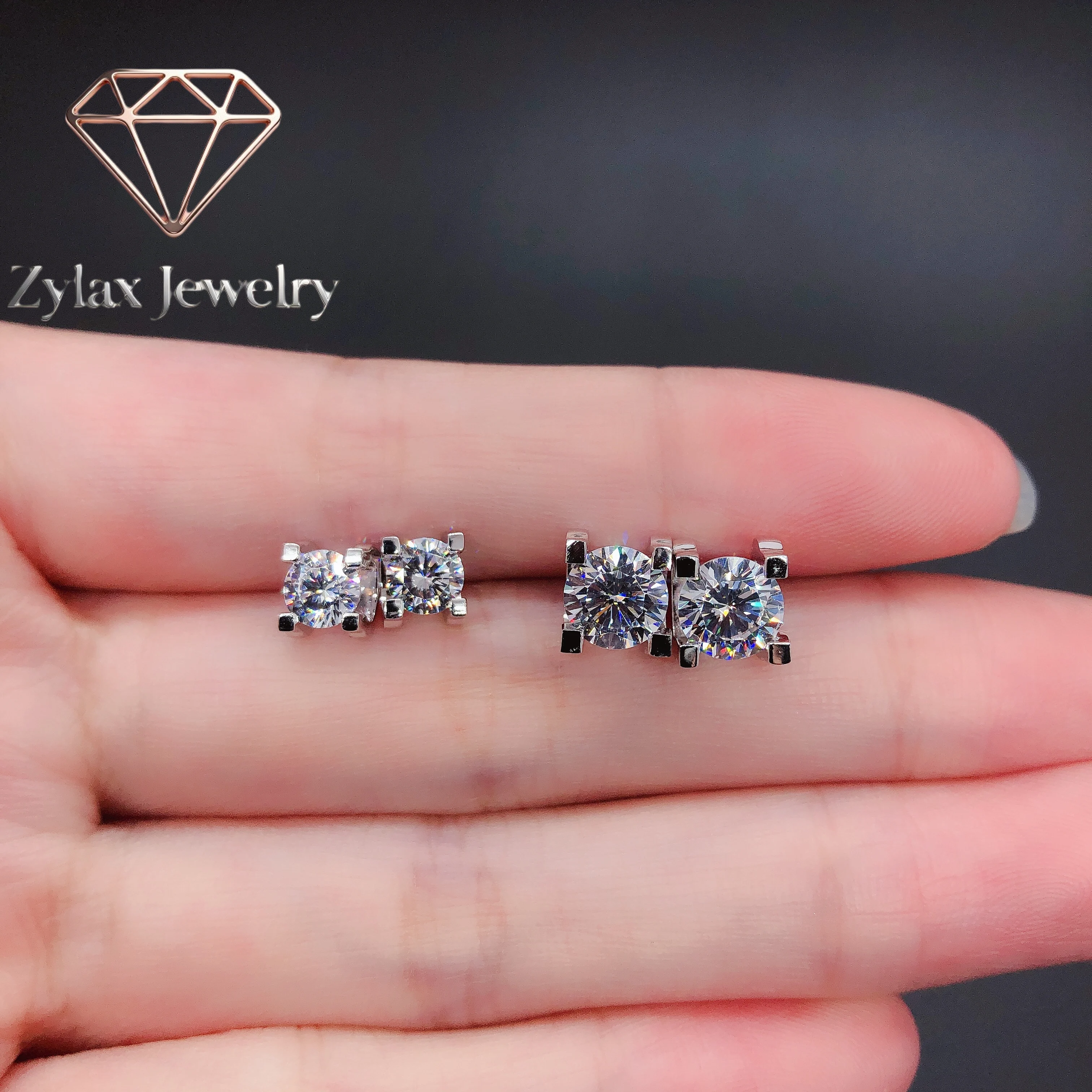 Серьги-гвоздики Zylax Jewelry с муассанитом 0.5,1 карата/шт., 5.0,6.5 мм, цвет D, VVS1, классические, из платины PT950, для свадьбы, E041
Серьги-гвоздики Zylax Jewelry с муассанитом 0.5,1 карата/шт., 5.0,6.5 мм, цвет D, VVS1, классические, из платины PT950, для свадьбы, E041