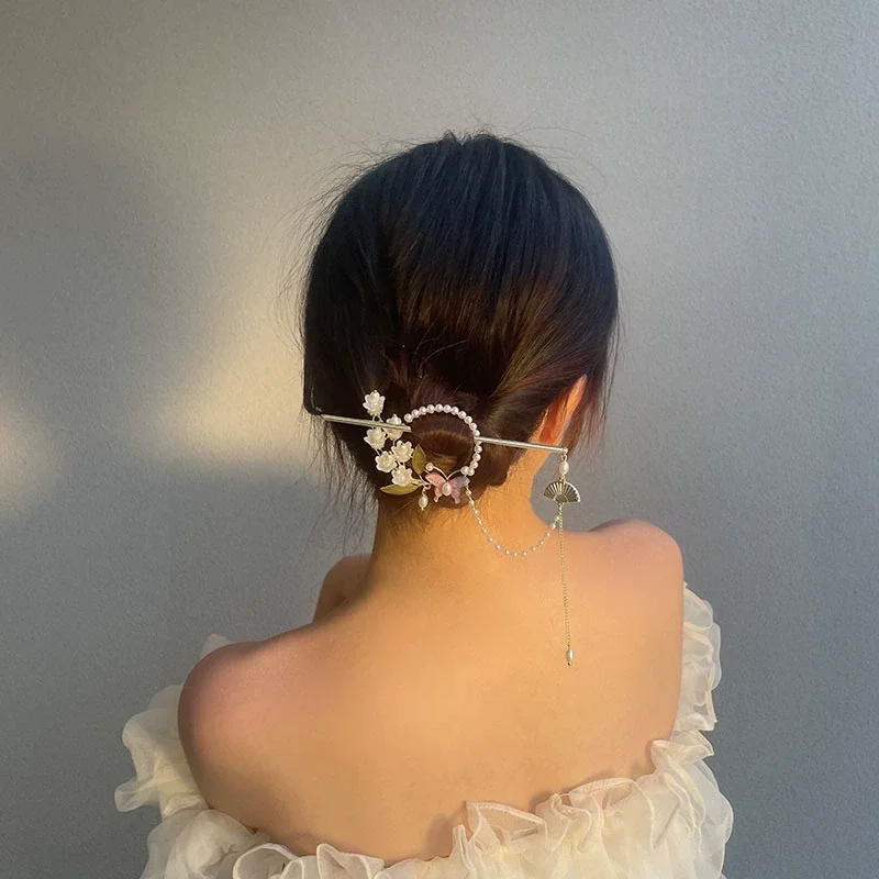 2025 New Headwear Floral Hair Sticks for Women Alloy Assel Pearls Hairpins Modern Hair Clip Female Popular Hair Accessories
2025 New Headwear Floral Hair Sticks for Women Alloy Assel Pearls Hairpins Modern Hair Clip Female Popular Hair Accessories