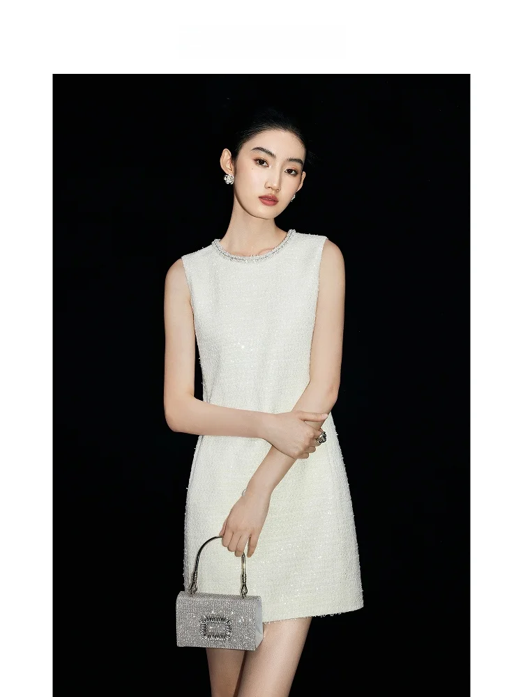 MandyZhang Elegant White Beaded Diamond Collar Vest Dress Women's Spring Atmosphere Dress Short Skirt High Waist Luxury Style
MandyZhang Elegant White Beaded Diamond Collar Vest Dress Women's Spring Atmosphere Dress Short Skirt High Waist Luxury Style