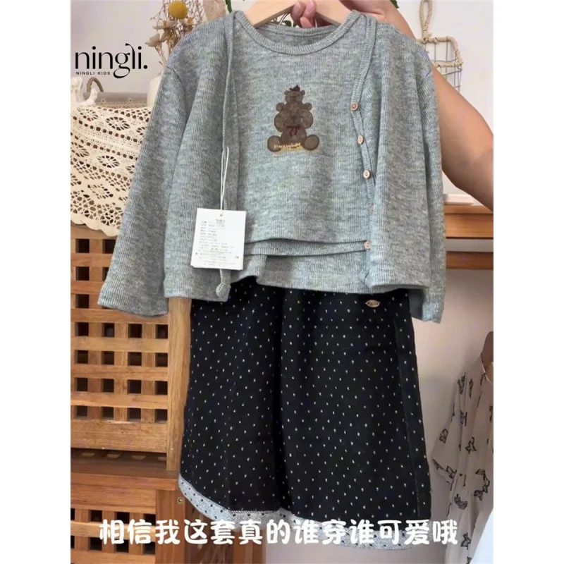 NL-Girls' Suit Spring and Autumn New Fashionable Children's Knit Cardigan Cartoon Vest Polka Dot Jeans Suit
NL-Girls' Suit Spring and Autumn New Fashionable Children's Knit Cardigan Cartoon Vest Polka Dot Jeans Suit