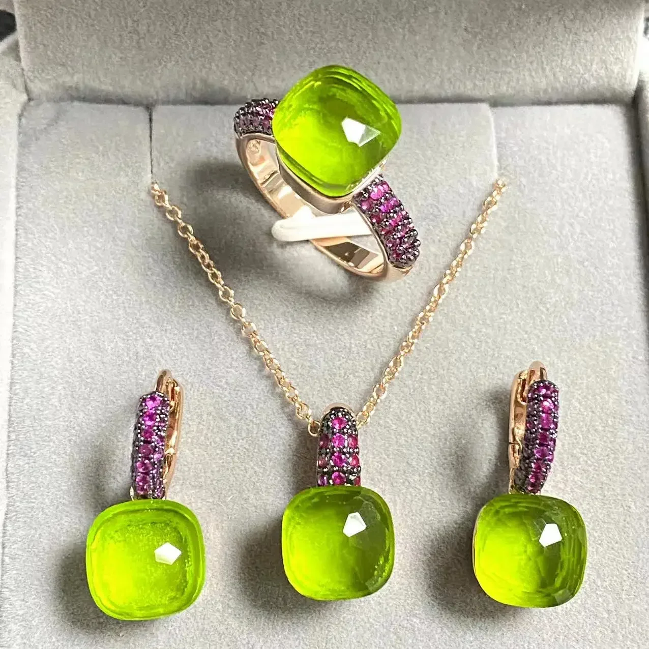 3 шт./компл. комплект ювелирных изделий, кольца, серьги, ожерелье, инкрустация фиолетовым цирконом для женщин, элегантный кристалл, подарок на день рождения, вечеринку
3 шт./компл. комплект ювелирных изделий, кольца, серьги, ожерелье, инкрустация фиолетовым цирконом для женщин, элегантный кристалл, подарок на день рождения, вечеринку