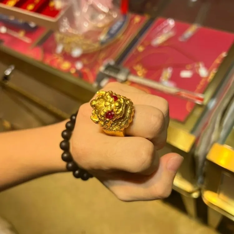 luxury real gold jewelry 24k certifid green lion general ring men's 999 pure gold beast curly grass pattern ring
luxury real gold jewelry 24k certifid green lion general ring men's 999 pure gold beast curly grass pattern ring