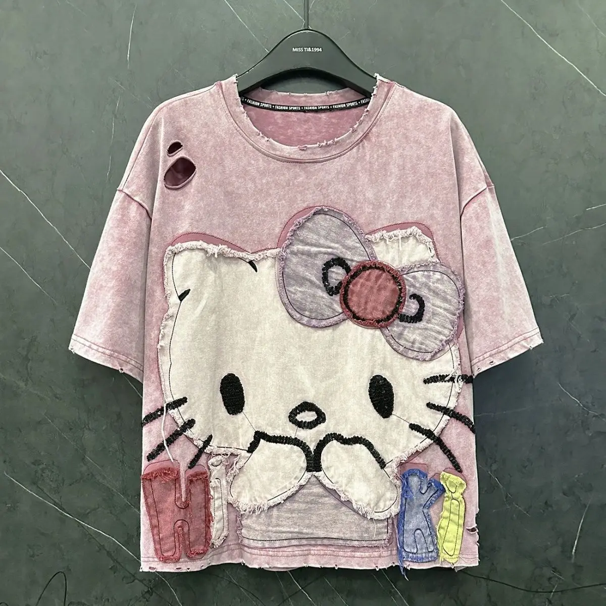 Sanrio Hello Kitty 2025 весна лето новые футболки модный дизайн с героями мультфильмов футболка с короткими рукавами женская свободная милая универсальная повседневная футболка
Sanrio Hello Kitty 2025 весна лето новые футболки модный дизайн с героями мультфильмов футболка с короткими рукавами женская свободная милая универсальная повседневная футболка
