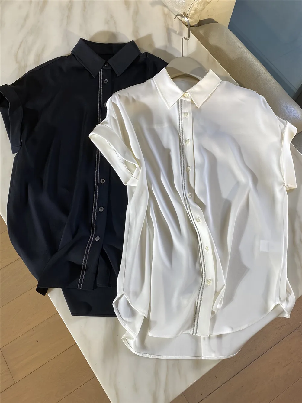Spring Summer Silk Short-Sleeved Shirt For Women's Lape Beaded Blouse Top Black White
Spring Summer Silk Short-Sleeved Shirt For Women's Lape Beaded Blouse Top Black White