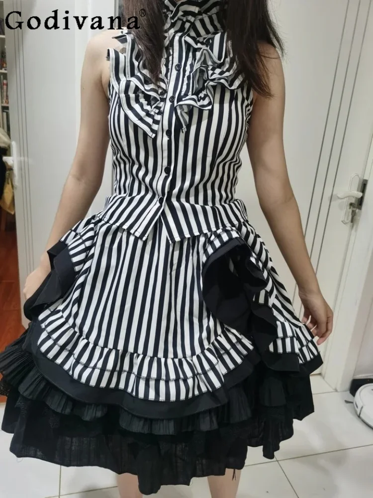 Summer New Retro Gothic Striped Hanging Neck Shirt Fashion High Waist A-line Versatile Personalized Skirt Two-piece Lolita
Summer New Retro Gothic Striped Hanging Neck Shirt Fashion High Waist A-line Versatile Personalized Skirt Two-piece Lolita