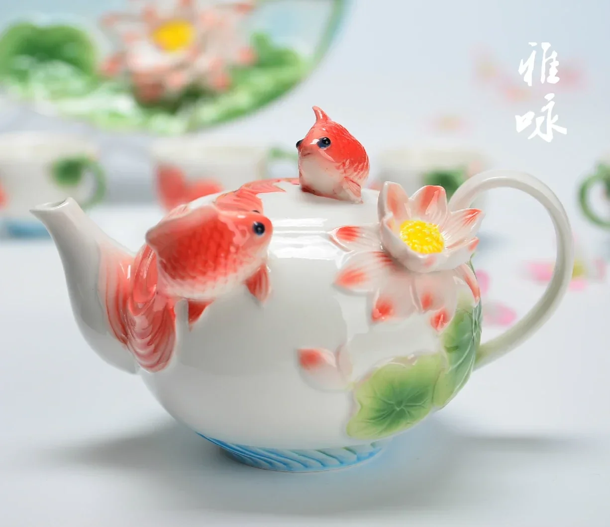 Новый 3D эмалированный кофейный чайник, креативный фарфоровый чайник Relievo Lotus, керамическая посуда для напитков из костяного фарфора
Новый 3D эмалированный кофейный чайник, креативный фарфоровый чайник Relievo Lotus, керамическая посуда для напитков из костяного фарфора