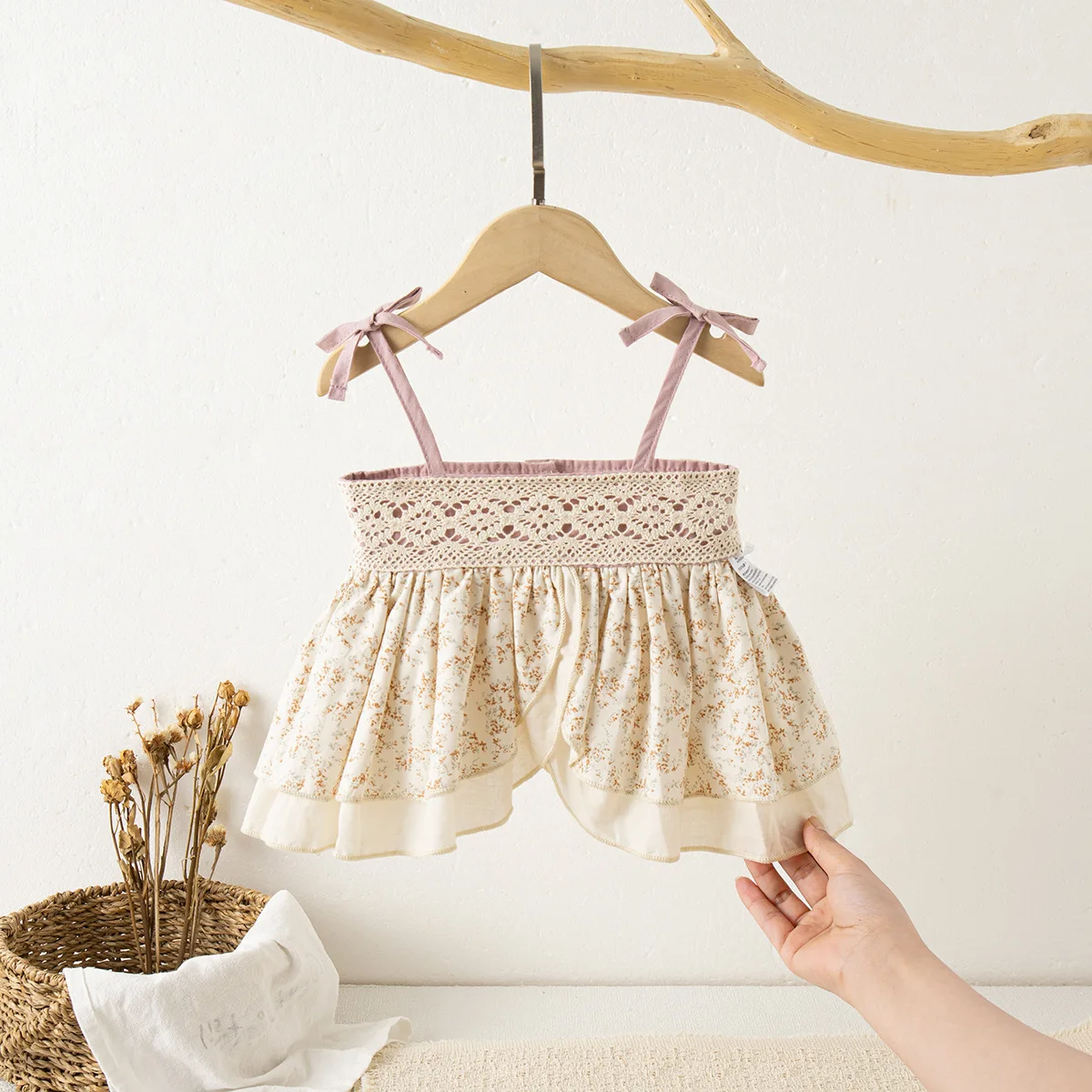 Summer Girls' Country Style Lace Cutout Ruffles Bow Halter Dress with Flower Print
Summer Girls' Country Style Lace Cutout Ruffles Bow Halter Dress with Flower Print