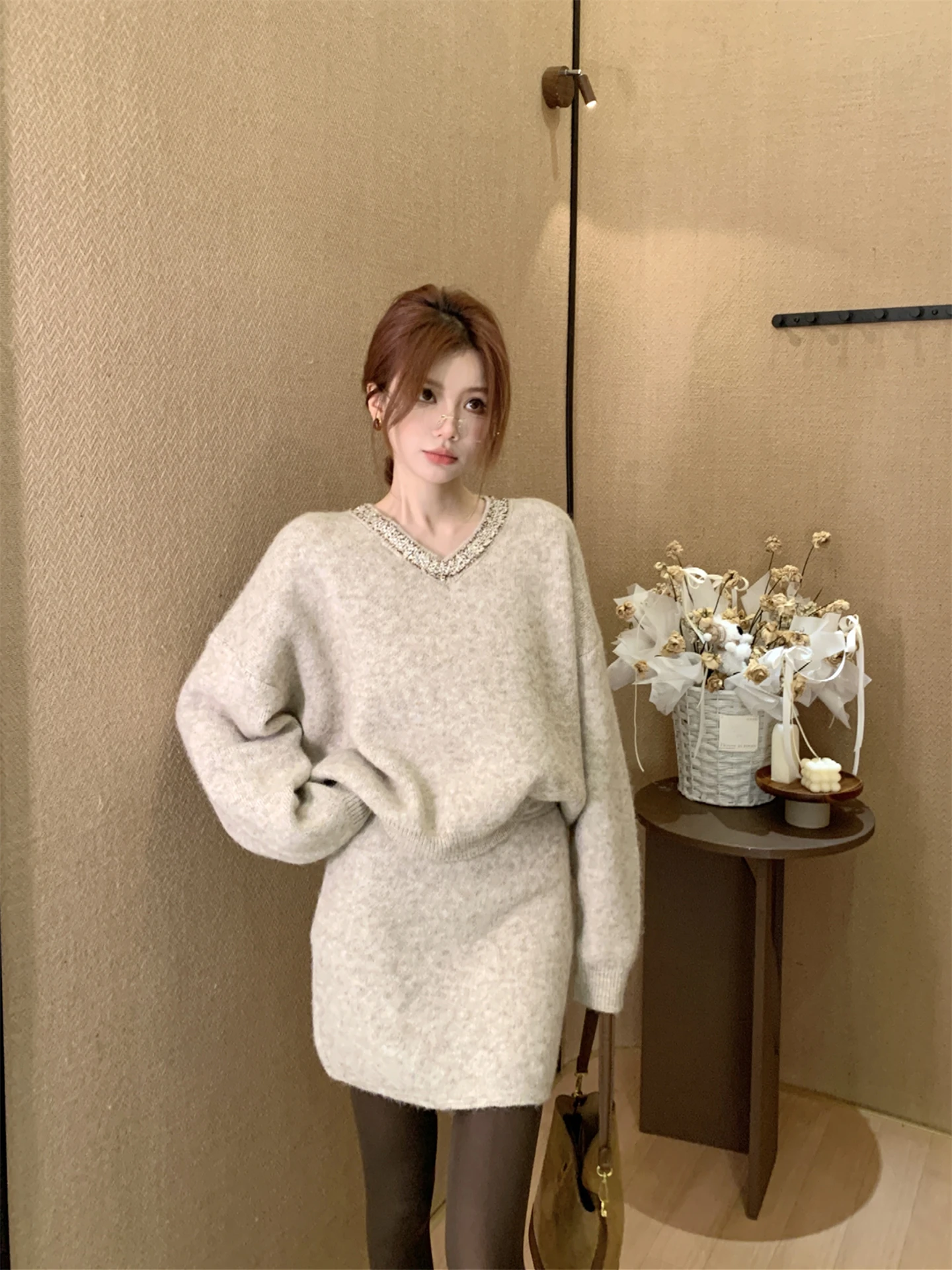Miss Woolen Faion Loose Women's Sweater f Skirt Two-Piece Set Warm V-Ne Long Sve Loose Fit Winter Spring
Miss Woolen Faion Loose Women's Sweater f Skirt Two-Piece Set Warm V-Ne Long Sve Loose Fit Winter Spring