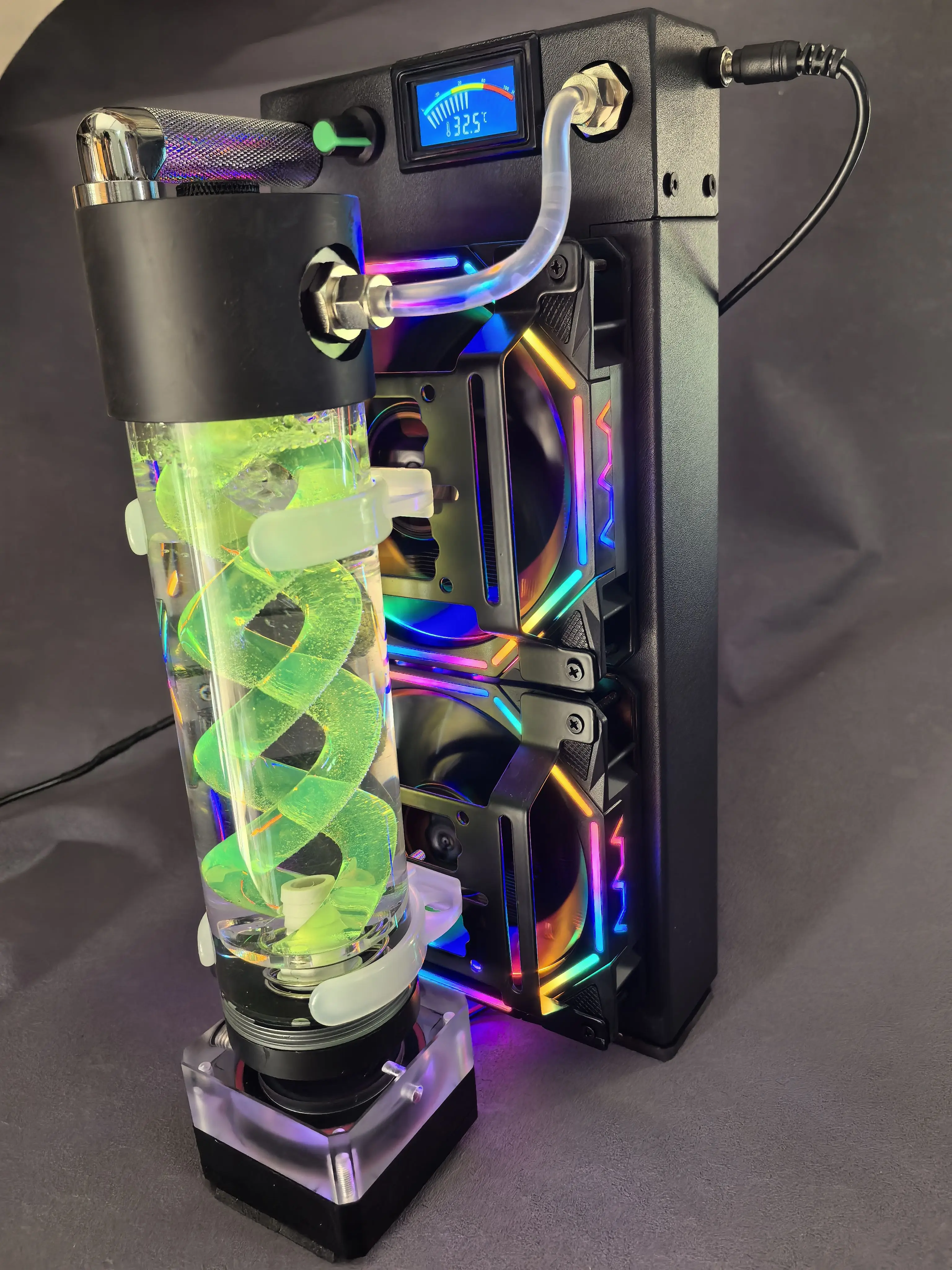 Внешняя система жидкого охлаждения ноутбука — комплект обновления игровых представлений для игр LOL и FPS
Внешняя система жидкого охлаждения ноутбука — комплект обновления игровых представлений для игр LOL и FPS