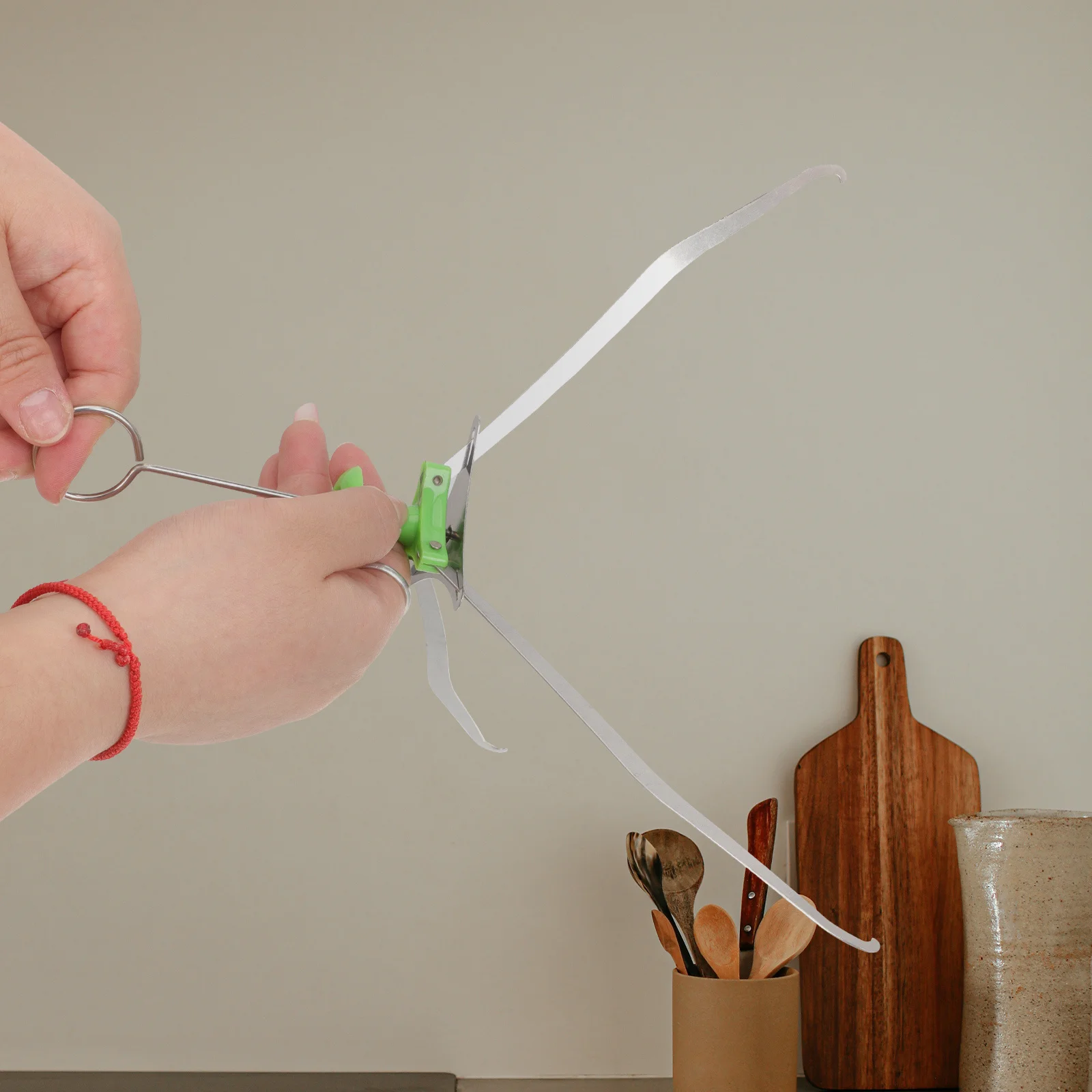 5pcs Anti-Scalding Bowl Clamp Stainless Steel Hot Bowl Clip Non-Slip Heat Resistant Kitchen Tool For Pots Plates Trays Dish
5pcs Anti-Scalding Bowl Clamp Stainless Steel Hot Bowl Clip Non-Slip Heat Resistant Kitchen Tool For Pots Plates Trays Dish