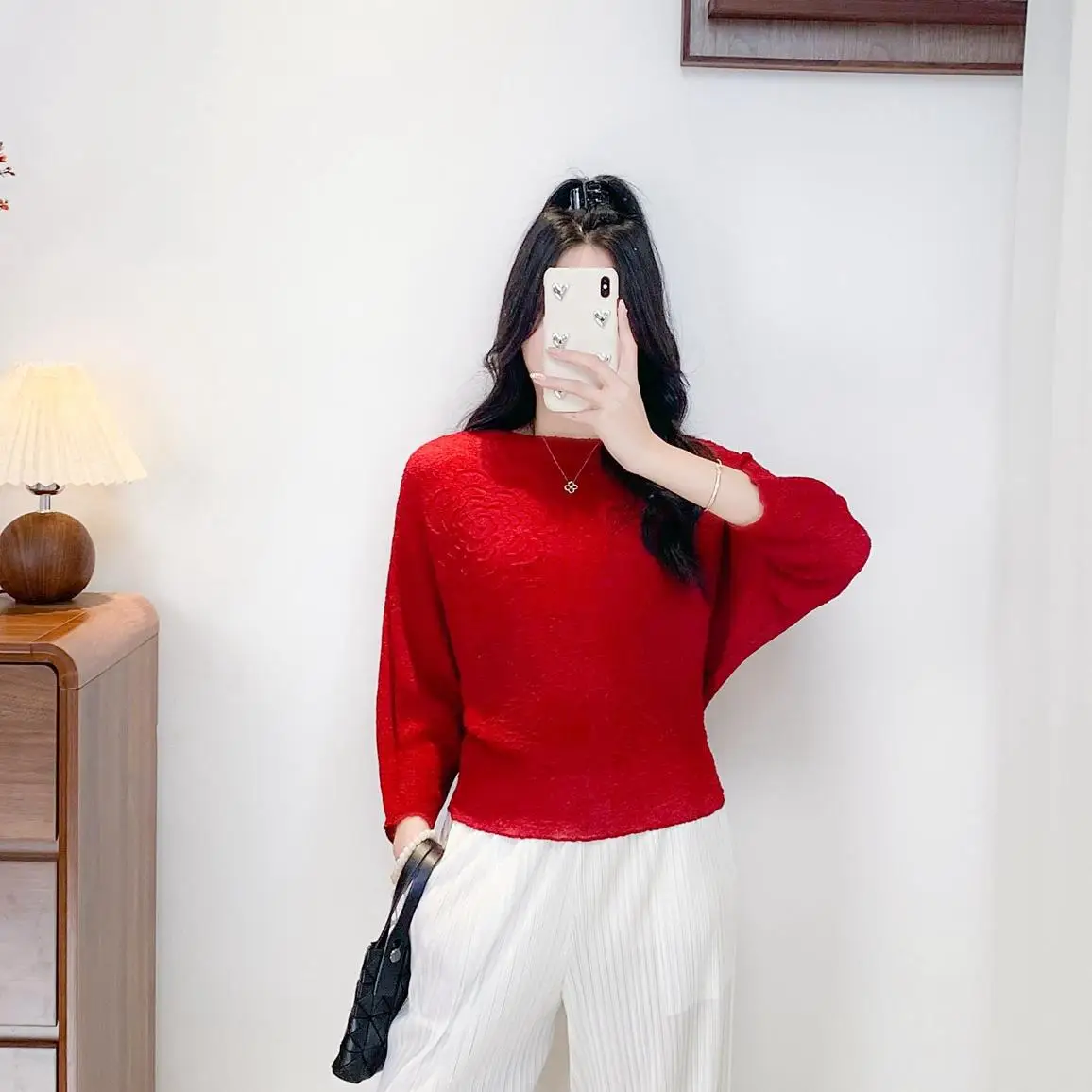 Miyake Pleated Fashion T-shirt 2025 Spring New Advanced Sense of Solid Color Slim Thin Round Neck Pullover Bottoming Tops
Miyake Pleated Fashion T-shirt 2025 Spring New Advanced Sense of Solid Color Slim Thin Round Neck Pullover Bottoming Tops