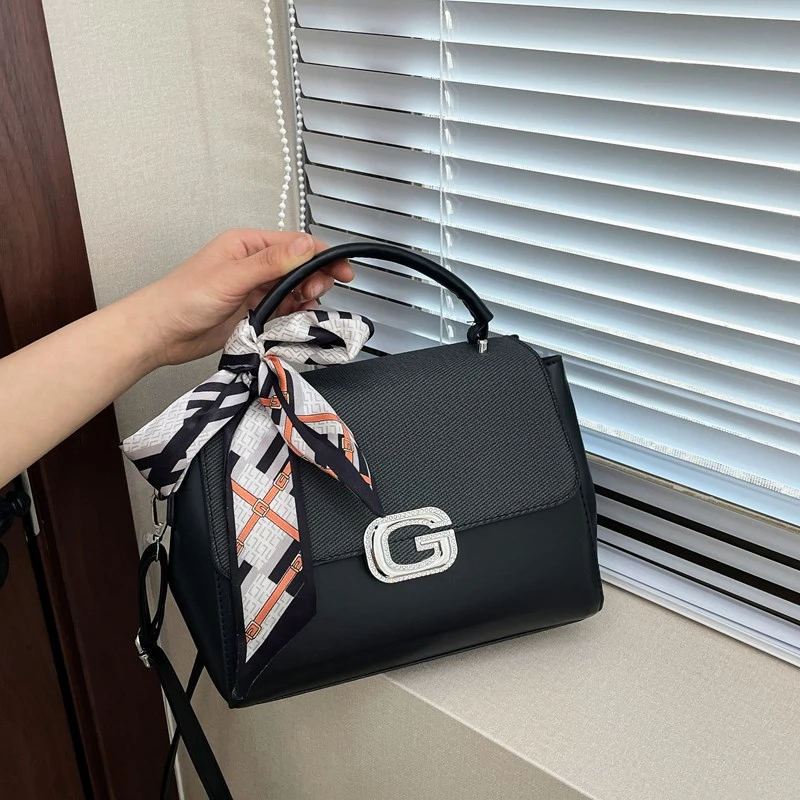 Vintage Minimalist Crossbody Bag Women's Solid Color Leather Handbag Trendy Paris Fashion Commuter Purse Luxury Designer
Vintage Minimalist Crossbody Bag Women's Solid Color Leather Handbag Trendy Paris Fashion Commuter Purse Luxury Designer