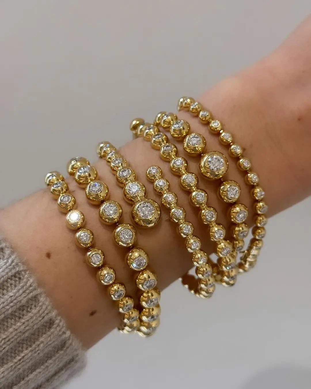 Bezel Setted 5A Cubic Zirconia Geometirc Round Shaped Balls Simple Fashion Women Bangles
Bezel Setted 5A Cubic Zirconia Geometirc Round Shaped Balls Simple Fashion Women Bangles