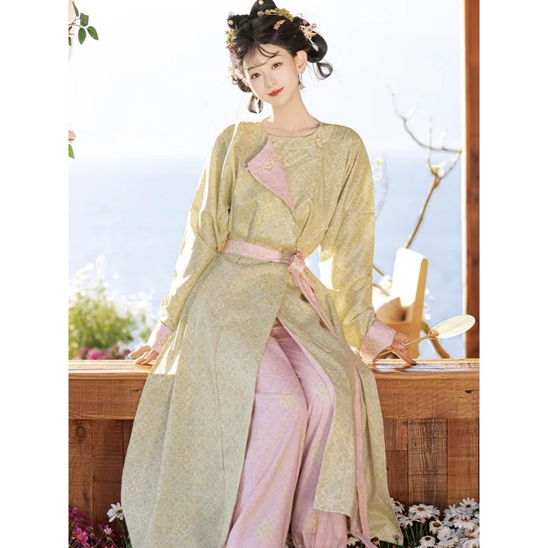 Tang-made Hanfu women's round neck robe bloomers restore the style of color matching spring and summer daily suit
Tang-made Hanfu women's round neck robe bloomers restore the style of color matching spring and summer daily suit