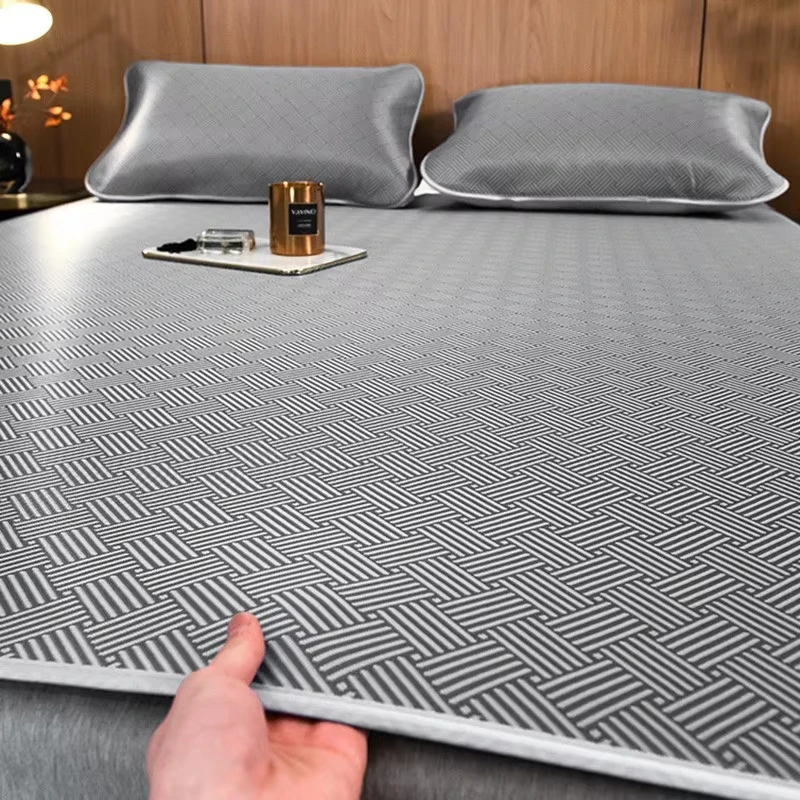 180x200cm Carbon Ice Silk Cooling Mattress Pad Set Summer Soft Bed Mat with Pillowcases Summer Breathable Folding Cool Mat New
180x200cm Carbon Ice Silk Cooling Mattress Pad Set Summer Soft Bed Mat with Pillowcases Summer Breathable Folding Cool Mat New