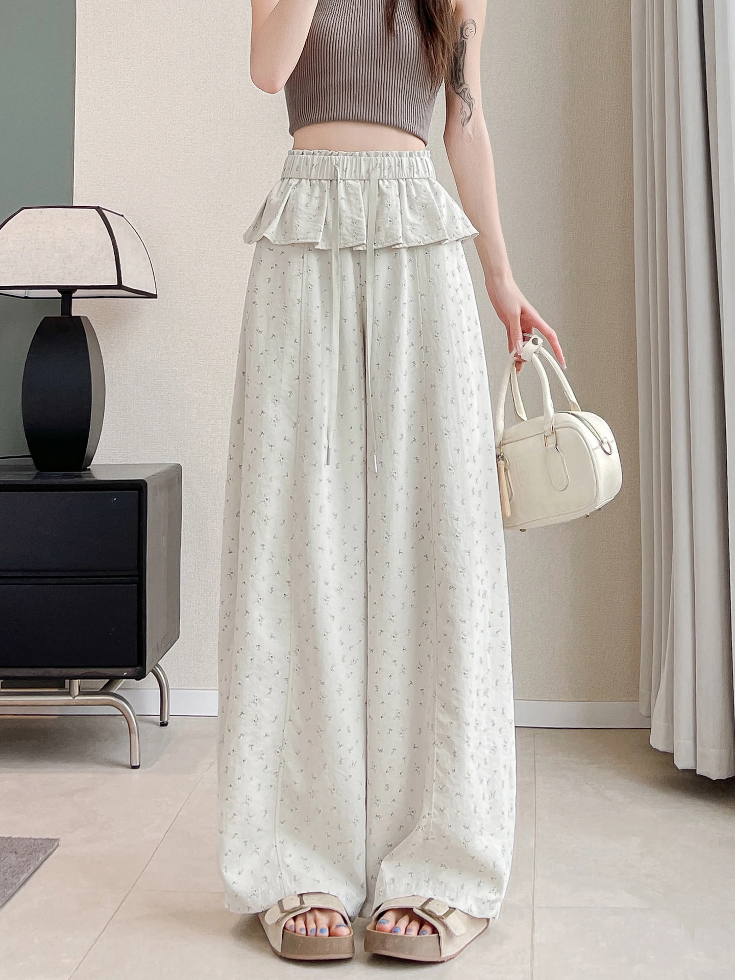 Ice Silk Quick Dry Floral Wide Leg Pants Women Summer Thin Fake Two Piece Butt Curtain Loose Straight Drapey Floor Length Pants
Ice Silk Quick Dry Floral Wide Leg Pants Women Summer Thin Fake Two Piece Butt Curtain Loose Straight Drapey Floor Length Pants