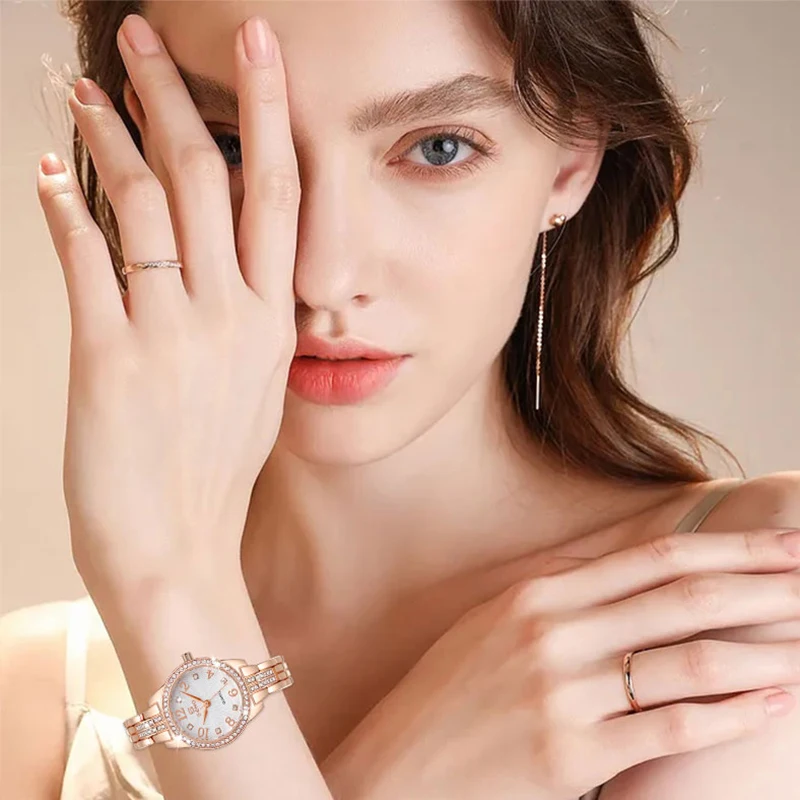 Модные часы из сплава, набор часов-браслетов, водонепроницаемые женские кварцевые часы с ювелирной пряжкой 
Модные часы из сплава, набор часов-браслетов, водонепроницаемые женские кварцевые часы с ювелирной пряжкой