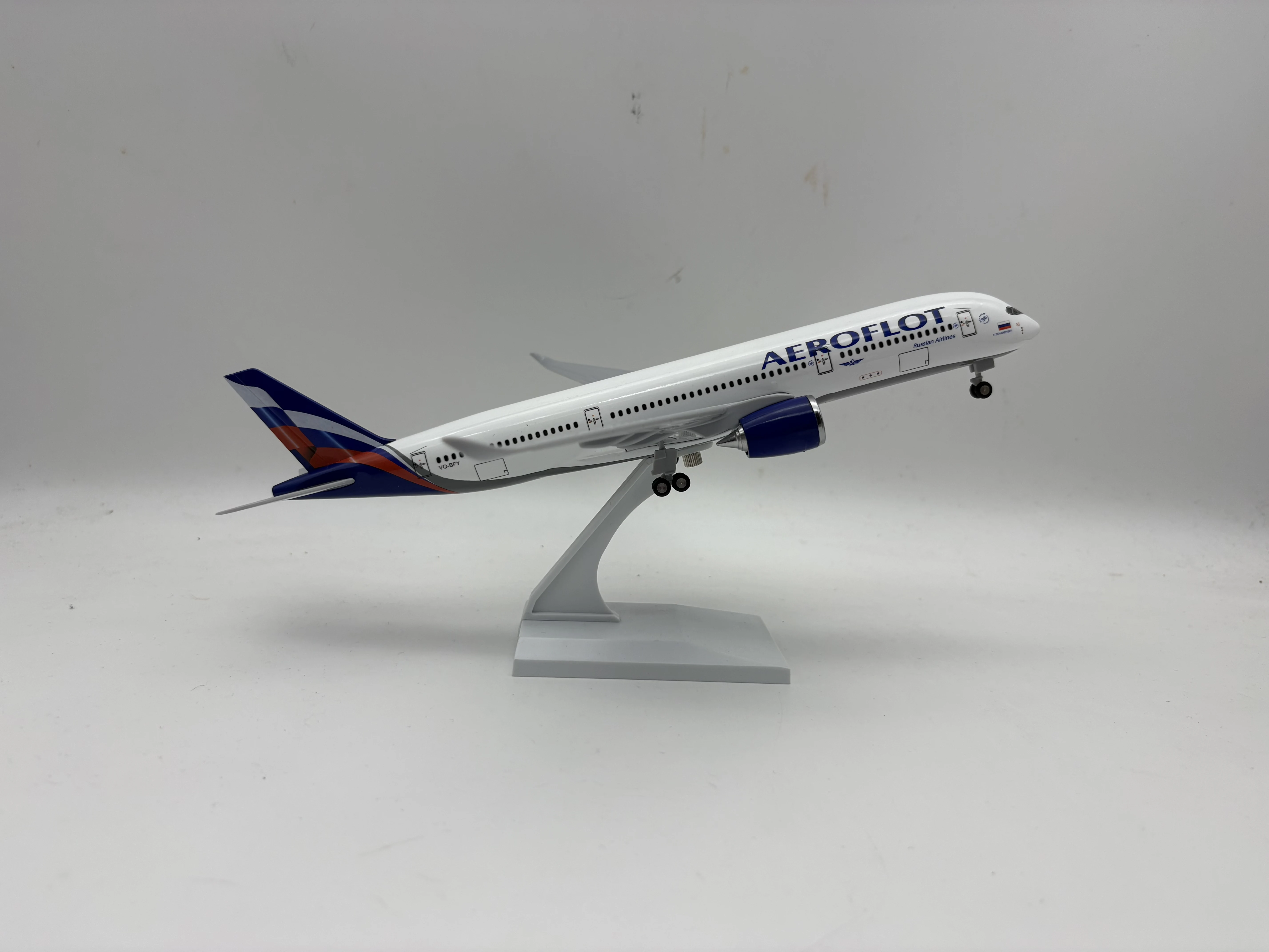 A350 Russia Airways 1/250 Scale 30cm Model Airplane Toy Resin Plane Model Diecast Display With Landing Gear Aviation Gift
A350 Russia Airways 1/250 Scale 30cm Model Airplane Toy Resin Plane Model Diecast Display With Landing Gear Aviation Gift