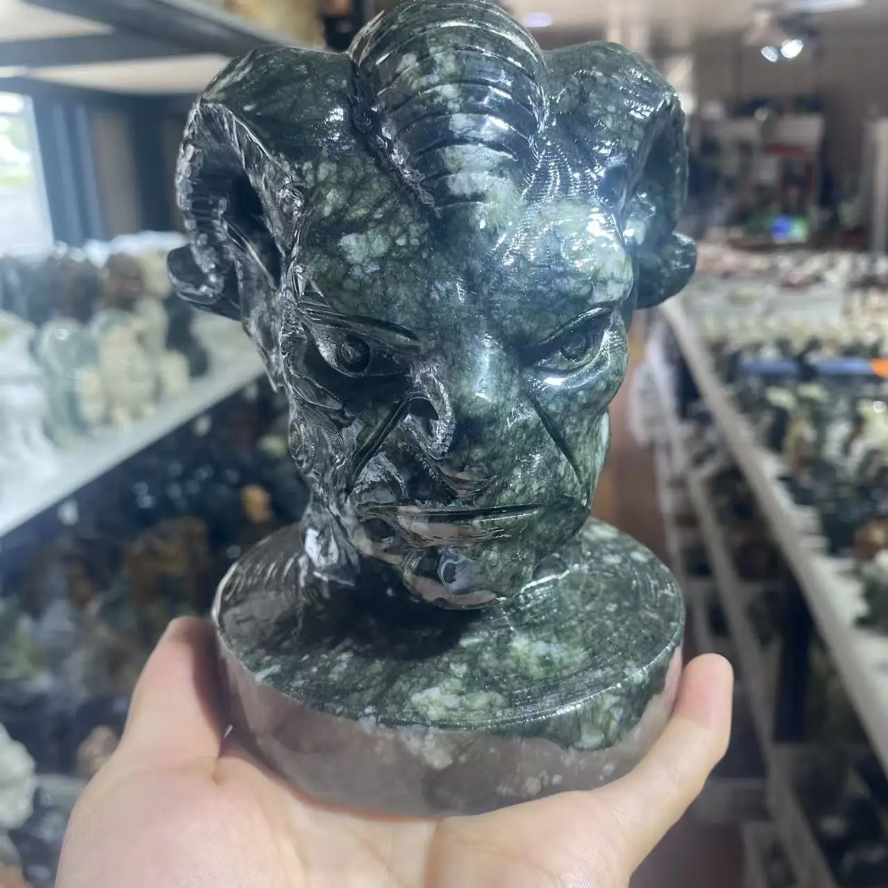 Natural hsiuyen jad crystal and quartz carved human head sheep. It has the power of healing energy, can purify the environment
Natural hsiuyen jad crystal and quartz carved human head sheep. It has the power of healing energy, can purify the environment