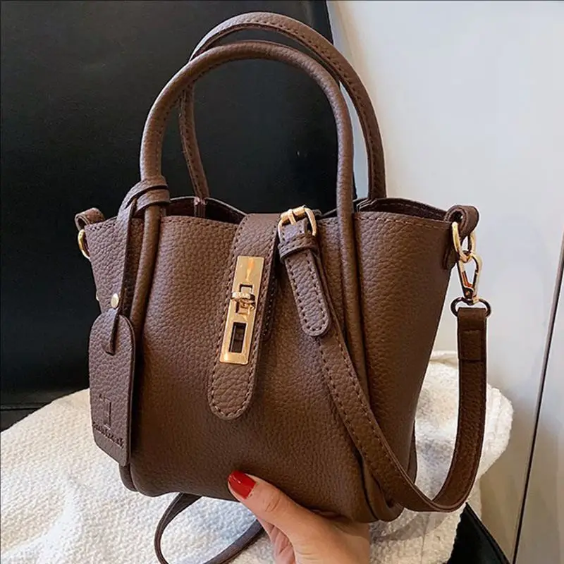 2025 new winter retro simple sailor bucket bag for women large capacity top handle designer horizontal shoulder commuter bag
2025 new winter retro simple sailor bucket bag for women large capacity top handle designer horizontal shoulder commuter bag