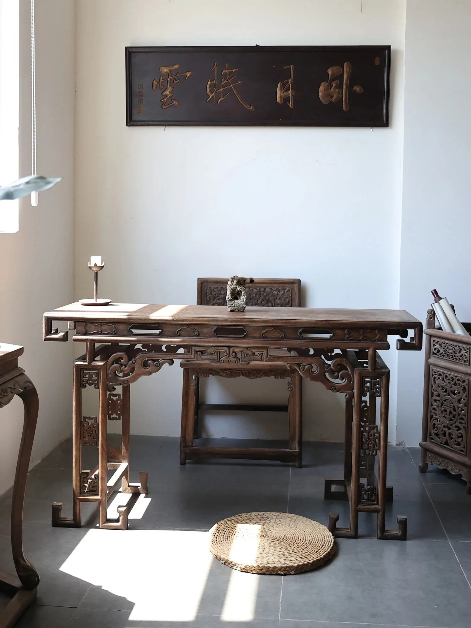 Стол-полоска, стол, стол для каллиграфии, небольшой письменный стол с картинками, старинные китайские династии Мин и Цин из массива дерева. 
Стол-полоска, стол, стол для каллиграфии, небольшой письменный стол с картинками, старинные китайские династии Мин и Цин из массива дерева.