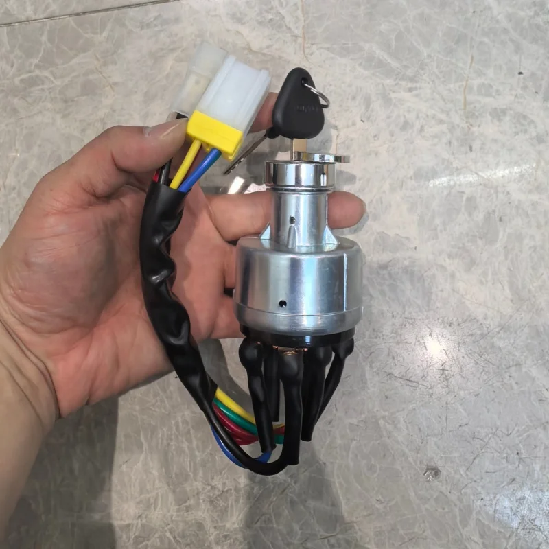 Замок зажигания с ключом для экскаваторов EC140/210/240/290/360, запчасти для экскаваторов
Замок зажигания с ключом для экскаваторов EC140/210/240/290/360, запчасти для экскаваторов