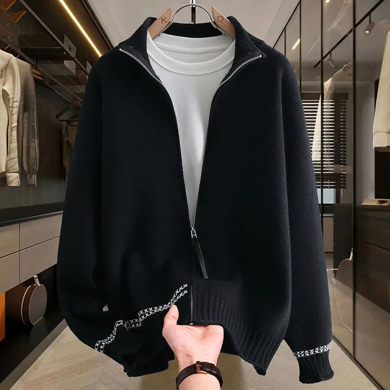 Высококачественный вязаный кардиган на молнии для мужчин, повседневный, осенний, однотонный, с V-образным вырезом, длинными рукавами, свободного кроя, модный свитер
Высококачественный вязаный кардиган на молнии для мужчин, повседневный, осенний, однотонный, с V-образным вырезом, длинными рукавами, свободного кроя, модный свитер