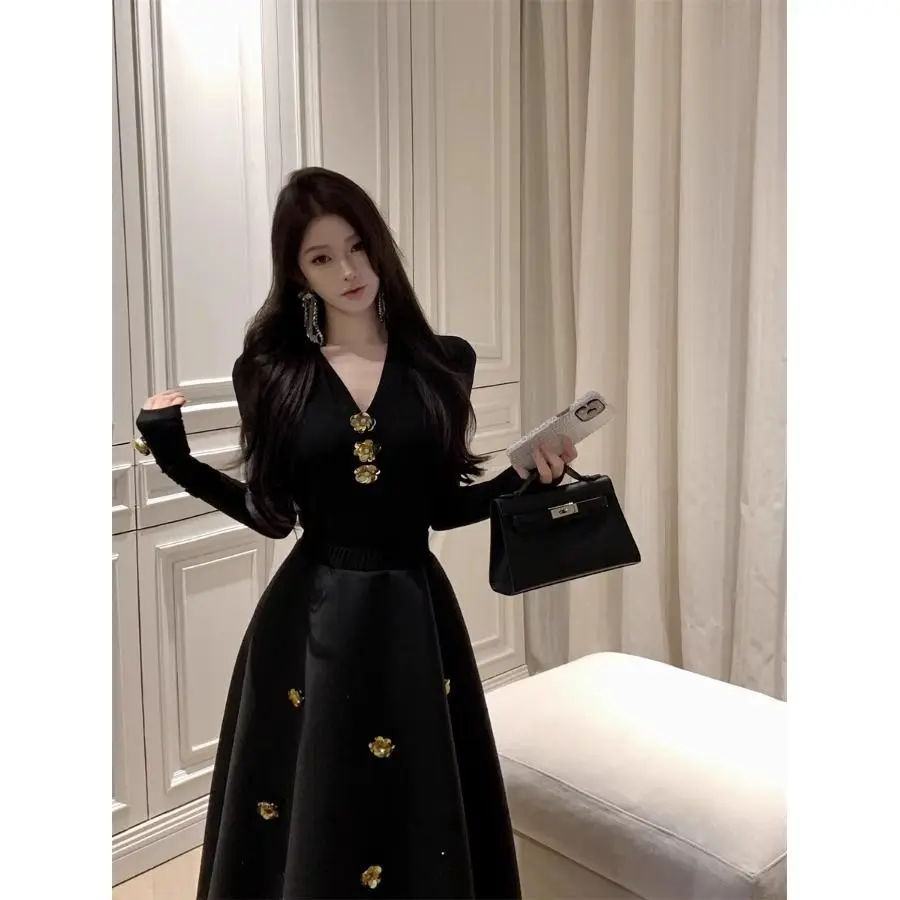 High-end Temperature Black Three-dimensional Flower V-neck Long-sleeved Top + Umbrella A-line Skirt Women's Two-piece Set
High-end Temperature Black Three-dimensional Flower V-neck Long-sleeved Top + Umbrella A-line Skirt Women's Two-piece Set